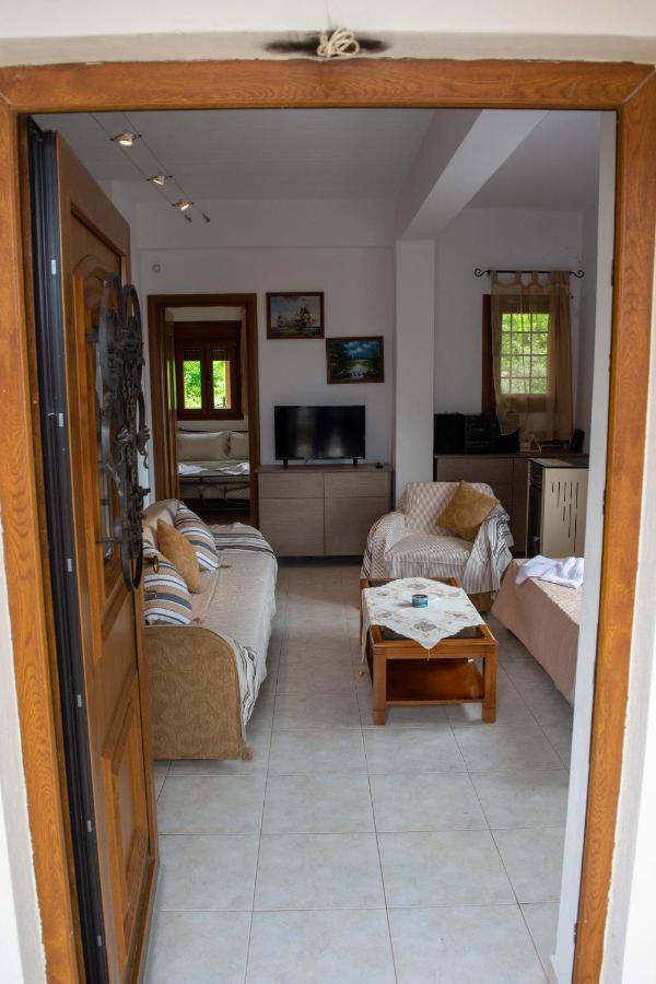 Efi'S Guest House Agios Dimitrios  Bagian luar foto