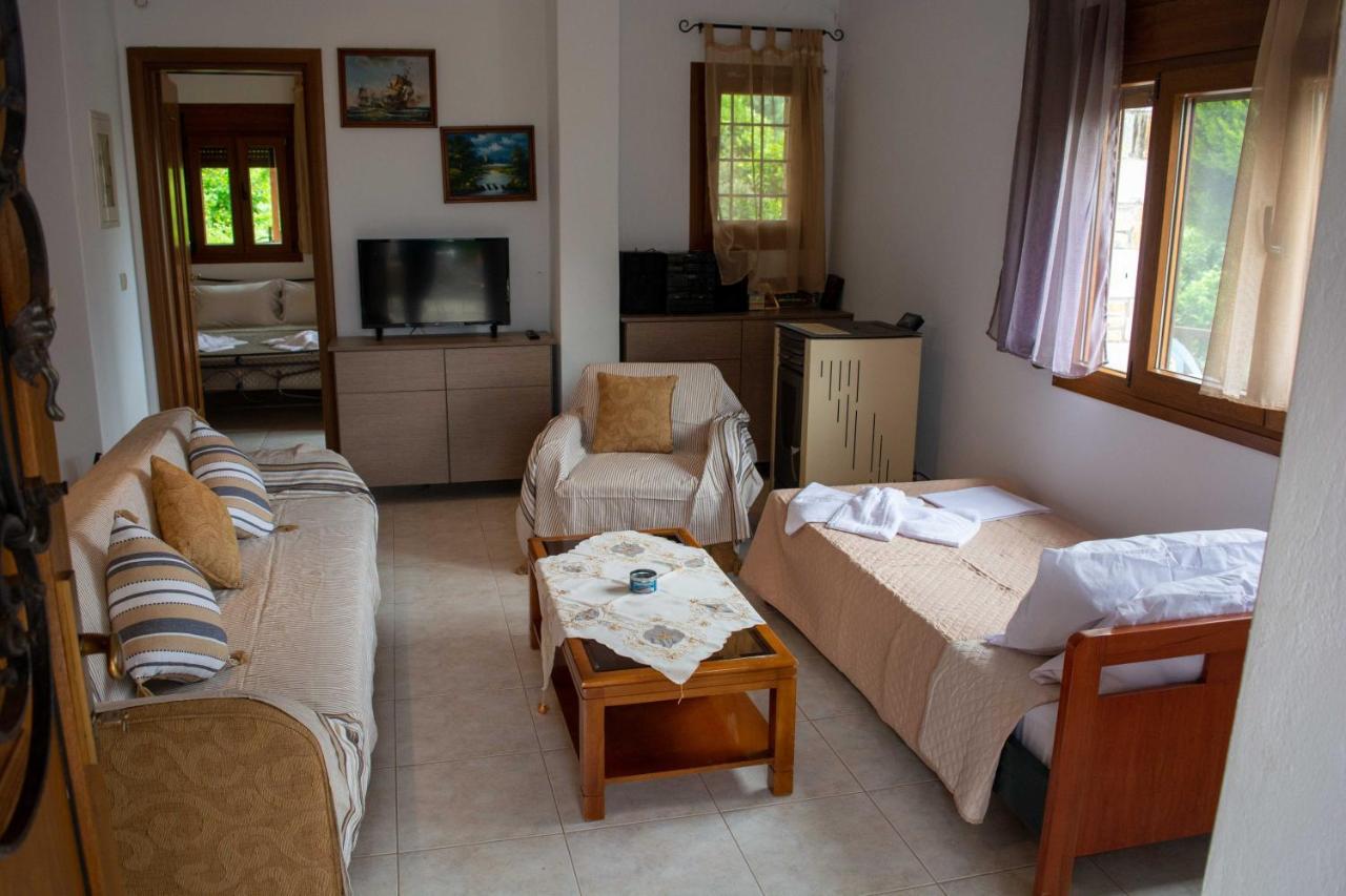 Efi'S Guest House Agios Dimitrios  Bagian luar foto